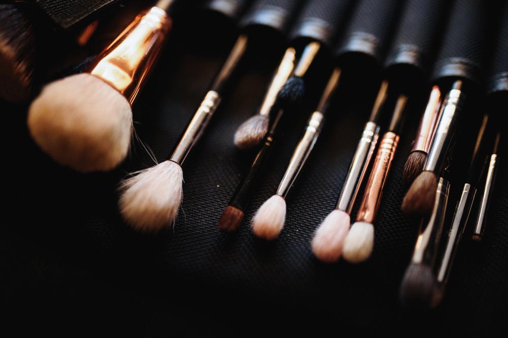 A Guide to Choosing the Right Makeup Brushes 1