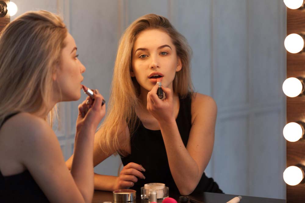 Capturing Classic Hollywood Glamour in Your Makeup Routine